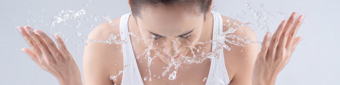 Feuchtigkeitsserum auftragen – HATTS Naturkosmetik Hyaluron Gel aus dem Allgäu